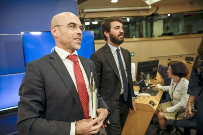 El vicesecretario de Vox, Ignacio Garriga, y el vicepresidente de la Junta de Castilla y Le?n, Juan García-Gallardo; viajan a Bruselas para defender la agricultura y ganadería españolas en las Instituciones Europeas. / ICAL