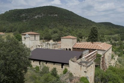 Monasterio de San Pedro de Arlanza, en ruinas desde que perdió su poder y recursos por la desamortización de Mendizábal. Es considerado la cuna de Castilla por su vinculación con el ‘buen conde’ Fernán González.  / I. L. MURILLO