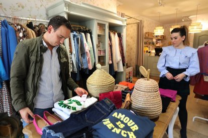 Leticia Martinez y Aitor Colmenero, creadores de la firma Milé de ropa para mujer en la localidad de Paredes de Nava (Palencia). ICAL