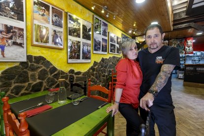 Marisol Alonso y Miguel Navarro, en el restaurante de sus amores. - SANTI OTERO