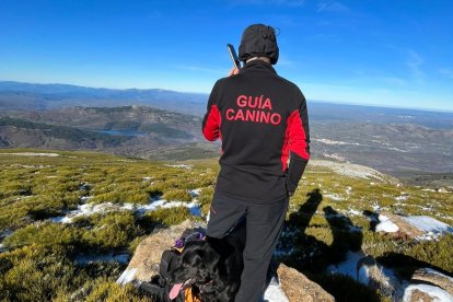 Dispositivo de búsqueda del montañero perdido en la sierra de Béjar en Salamanca. E. M.