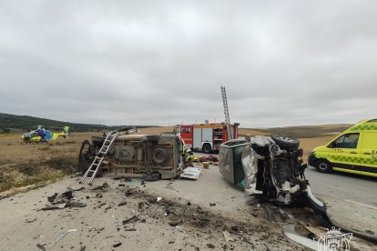 Un fallecido y dos heridos en una colisión entre un turismo y una furgoneta en Temiño. - ICAL