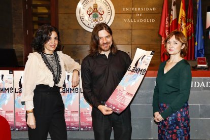 Carmen Herrero, Francisco Lara y Carmen Vaquero, ayer, durante la presentación de ‘Proyecto Ópera’. -  J. M. LOSTAU