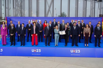 Foto de familia y rueda de prensa de la reunión informal ministerial de Telecomunicaciones en León. -ICAL.