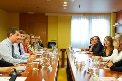 Reunión entre la Junta y los sindicatos para abordar la aplicación de las 35 horas. - ICAL