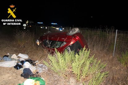 Imagen del vehículo siniestrado en Palencia. GUARDIA CIVIL