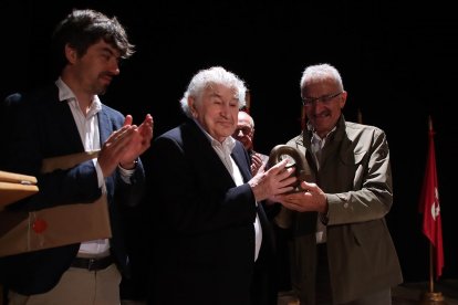 Gordoncillo homenajea a Antonio Gamoneda con la inauguración de una exposición y la entrega del Premio Semilla de Oro. -ICAL