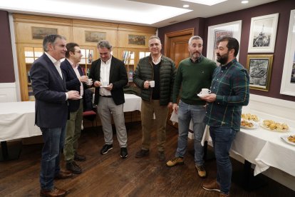 El presidente autonómico de CSIF, Benjamín Castro, durante un momento del desayuno. ICAL