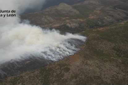 Incendio declarado en La Aliseda de Tormes.- JCYL