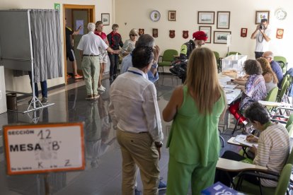Votaciones en un colegio electoral de Castilla y León. ICAL