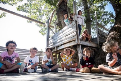 Los niños y el colegio de Fuentelfresno se han convertido en el motor de esta localidad soriana. GONZALO MONTESEGURO