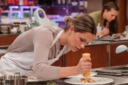 Verónica durante una de las pruebas en Masterchef. / SHINE IBERIA