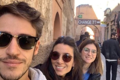 Los tres burgaleses atrapados por el bloqueo de la nueva variante del Covid. EM