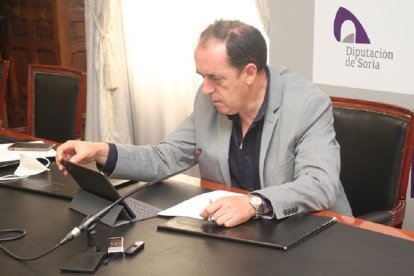 El presidente de la Diputación de Soria, Benito Serrano, explica los asuntos de la Junta de Gobierno - DIPUTACIÓN DE SORIA