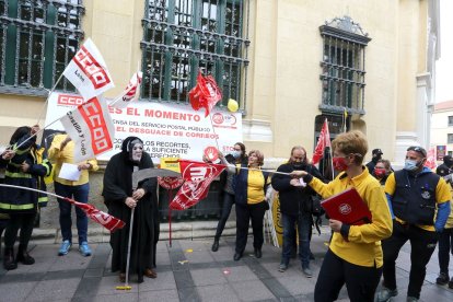 Los sectores postales de CCOO y UGT se movilizan en Valladolid. - ICAL