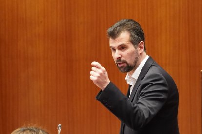 El secretario general del PSOE de Castilla y León, Luis Tudanca, durante el pleno.- ICAL