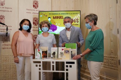 rueda de prensa de la presentación de la XVI Campaña de Animación a la lectura de los bibliobuses. - E.M.