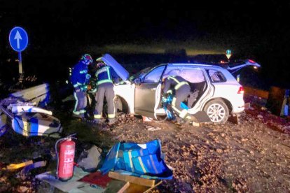 Accidente de tráfico en el kilómetro 20 de la carretera N-625, en Villasabariego (León), en el que un hombre fallecido. -ICAL