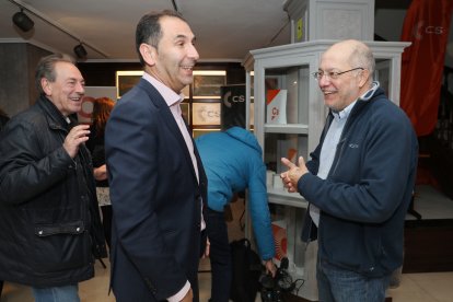 Mario Simón y Francisco Igea, en una imagen de archivo en un acto de campaña en Palencia.-ICAL