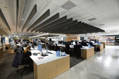 ESPACIOS NUEVOS DE OFICINAS EN JARRODS, Y CARTELERIA DEL PROYECTO 6,25 SOBRE MEDIO AMBIENTE Y PLASTICOS.