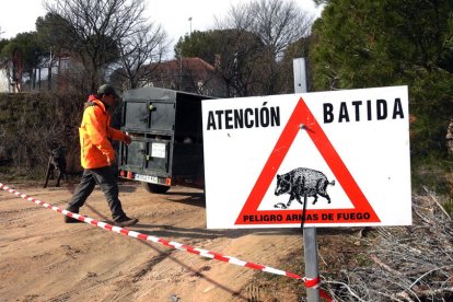 Aviso de la montería celebrada la pasada temporada en un coto Toro. | LEONARDO DE LA FUENTE