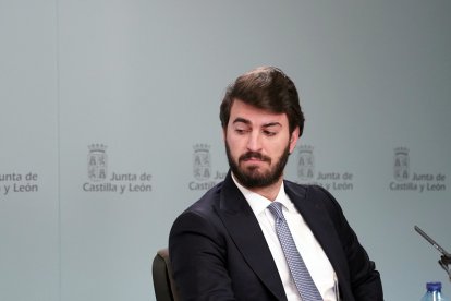 El vicepresidente de la Junta de Castilla y León, Juan García-Gallardo, en la rueda de prensa posterior al Consejo de Gobierno.- ICAL