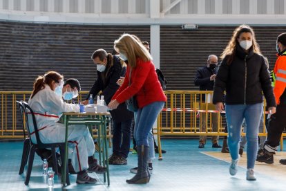 Cribado masivo en el pabellón polideportivo de La Lastrilla.- ICAL