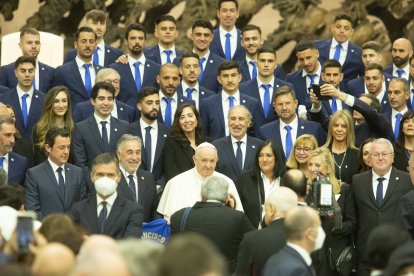 La SD Ponferradina visita al Papa Francisco con motivo del centenario del club. - ICAL