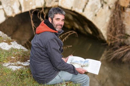 El escritor Carlos Merino Bellido en San Miguel de Bernuy - ICAL