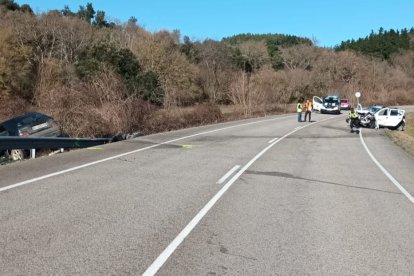 Estado en el que quedaban los vehículos tras el accidente.-E.C.B.