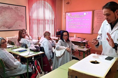 Sacristán es microbiólogo y profesor del departamento de Biotecnología y Ciencia de los Alimentos de la UBU. ECB