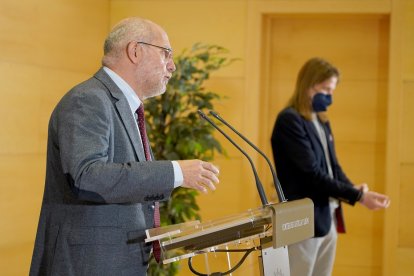 El procurador electo de Ciudadanos, Francisco Igea, y el de Podemos, Pablo Fernández, ayer en rueda de prensa.- ICAL