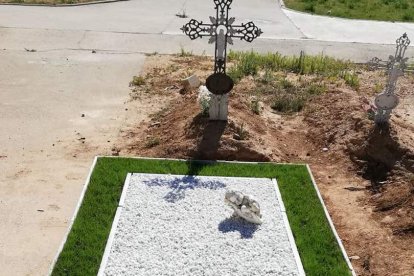 Tumba en el cementerio de San Atilano. | ICAL