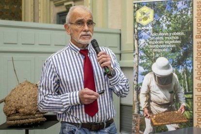 Un momento de la charla ofrecida por el experto venezolano como parte de los actos organizados por la Asociación de Productores de Burgos. (S. O.)