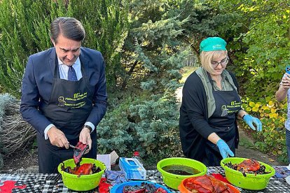 El consejero de Medio Ambiente, Vivienda y Ordenación del Territorio, Juan Carlos Suárez-Quiñones, inaugura la XI Feria del Pimiento y VI Feria de la Fruta de El Bierzo.- ICAL