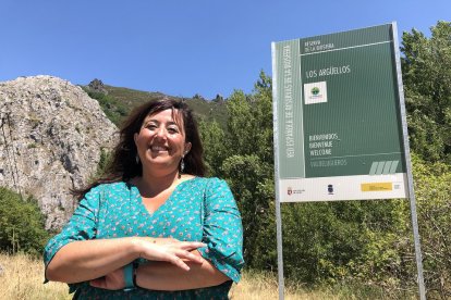 Beni Rodríguez, a la entrada de la Reserva de la Biosfera de Los Argüellos, en la provincia de León. / ArgiComunicación