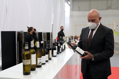 El consejero de Agricultura, Ganadería y Desarrollo Rural, Jesús Julio Carnero, inaugura el Congreso Duero Wine. - ICAL