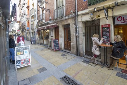 El suceso tuvo lugar en el número 16 de la calle San Lorenzo. / ISRAEL L. MURILLO