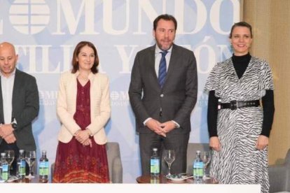 Pablo Gómez, Beatriz Herranz, Óscar Puente y Ángela de Miguel durante el club de Prensa. / LOSTAU