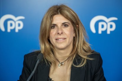 Susana Martín / ICAL . Chabela de la Torre presenta públicamente su candidatura para presidir el Partido Popular de Salamanca en una rueda de prensa en la que expone las bases de su propuesta. -ICAL