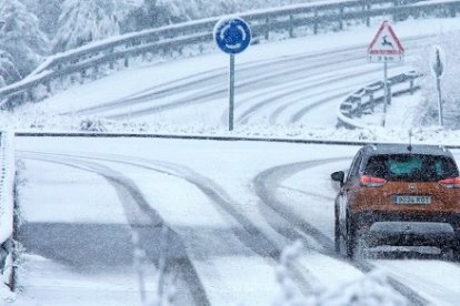 La nieve vuelve a las montañas leonesas. ICAL