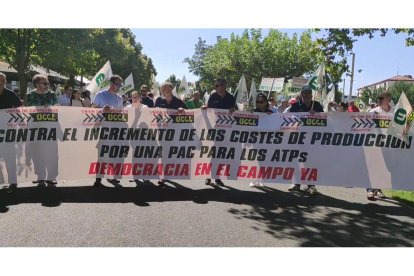 UCCl reclama en las calles de Valladolid medidas "urgentes" de apoyo a los productores para evitar el riesgo de desabastecimiento 