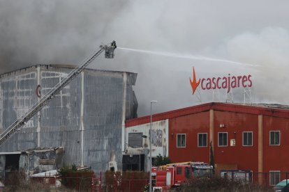 Incendio en la fábrica de Cascajares en Dueñas. E.M.