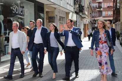 La portavoz de Ciudadanos en el Congreso de los Diputados, Inés Arrimadas, junto al candidato por Palencia, Mario Simón.- ICAL