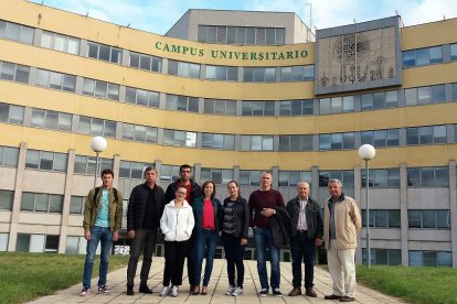 Investigadores participantes en el proyecto en el campus de Ponferrada de la ULE en una imagen de archivo. EL MUNDO