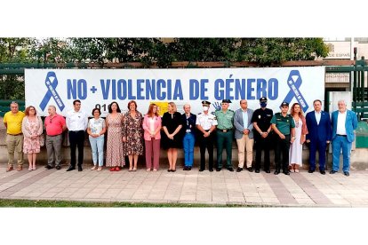 Concentración por las víctimas del crimen de La Rondilla, este martes en la Delegación del Gobierno de Castilla y León, en Valladolid. E. M.