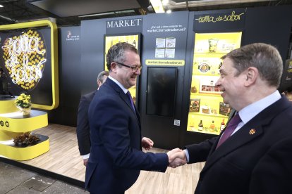 El consejero de Agricultura, Ganadería y Desarrollo Rural, Gerardo Dueñas, junto al ministro de Agrcultura, Pesca y Alimentación, Luis Planas, en la inauguración de la V Feria Internacional del sector cárnico 'Meat Attraction'. ICAL