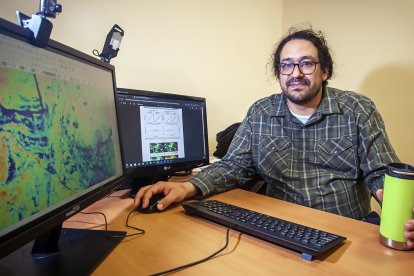 Paco Mauro, doctor en Ingeniería de Montes, especializado en la elaboración de cartografía desagregada sobre terrenos forestales.  MARIO TEJEDOR