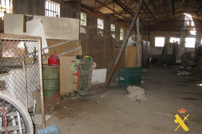 Interior de la nave donde estaban los galgos y los gallos. - EUROPA PRESS