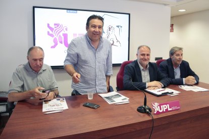 El Candidato del Congreso, Miguel Ángel Díez Cano y el Candidato del Senado, Javier Callado Cobo, ofrecen una rueda de prensa acompañados por el secretario general de UPL, Luis Mariano Santos, y el vicesecretario, Eduardo López Sendino.- ICAL